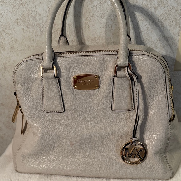 Michael Kors Cream Alexis Pebbled Leather Satchel with Gold Hardware - Picture 3 of 13